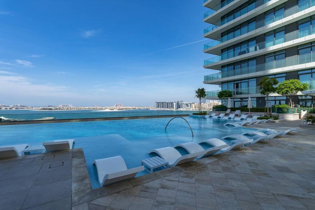 Vogue Beachfront - Palm Views & Private Appartement *