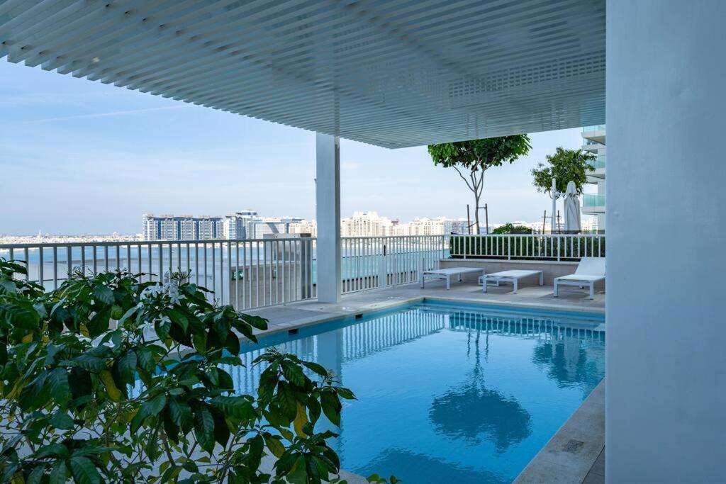 Vogue Beachfront - Palm Views & Private * Dubai